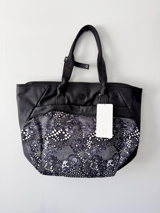 lululemon athletica Handbags - NWT Lululemon Athletica Everything Bag Black Tote Bag | PLWB